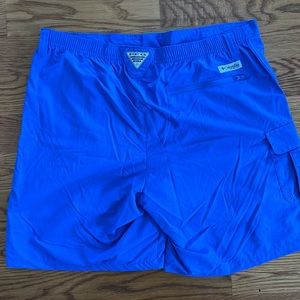 Never worn! Columbia PFG performance fishing shorts in Large